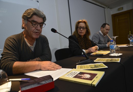 Conferencia maxistral de Xabier López Marqués sobre Don Quixote e Sancho ante setenta alumnos do IES Leliadoura